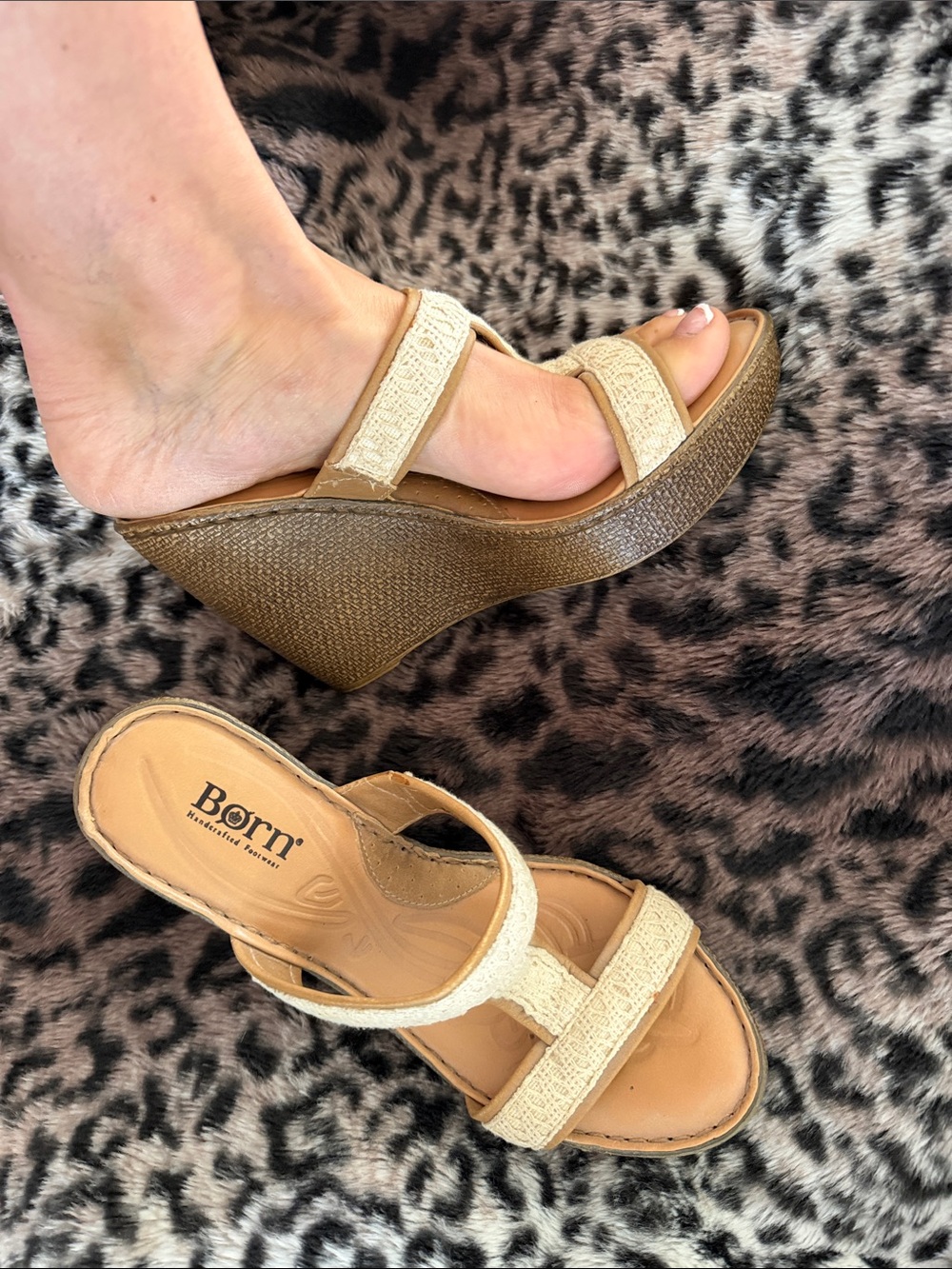 Sz 8 Born Beige/Tan Double Strap Wedge Sandals 39 AS-IS